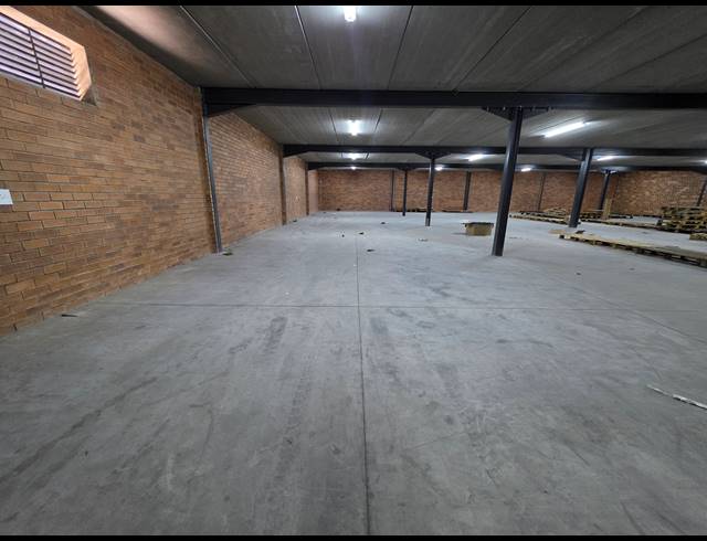 1,220M² WAREHOUSE TO LET IN ORMONDE